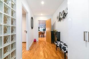 Spacious and Bright Shoreditch Zone 1 London 1 Bedroom Sleeps 4 (F4 43 PS) Vacation rental in London Borough of Islington