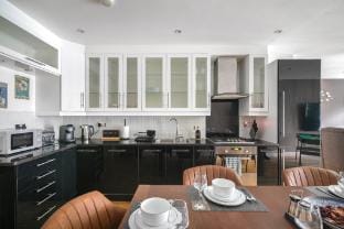 Spacious and Bright Shoreditch Zone 1 London 1 Bedroom Sleeps 4 (F4 43 PS) Vacation rental in London Borough of Islington