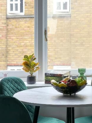 Charming 1 Bedroom Brick Lane Shoreditch London Suit Couples (F3 68 CS) Vacation rental in London Borough of Hackney