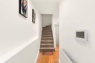 London City 3 Bedroom with 2 Living Rooms and 2 Bathroomss with Balcony  for Family of 6 (37 GS) Vacation rental in London Borough of Hackney