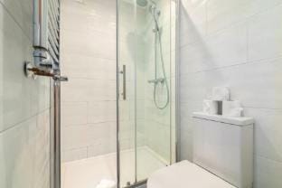 London City 3 Bedroom with 2 Living Rooms and 2 Bathroomss with Balcony  for Family of 6 (37 GS) Vacation rental in London Borough of Hackney