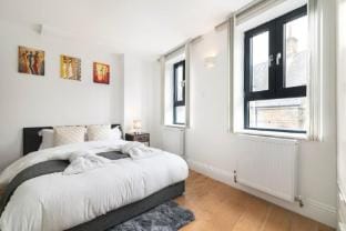 London City 3 Bedroom with 2 Living Rooms and 2 Bathroomss with Balcony  for Family of 6 (37 GS) Vacation rental in London Borough of Hackney