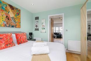Stylish Shoreditch Apartment with Balcony Sleeps 3 City Views (F3 138 BGR) Vacation rental in London Borough of Hackney