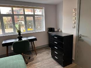 Quiet Double Room | Ideal for Long Stays | Harrow Vacation rental in Pinner