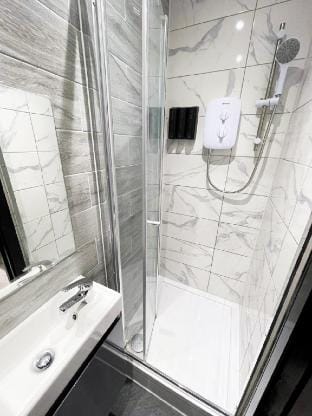 Quiet Double Room | Ideal for Long Stays | Harrow Vacation rental in Pinner