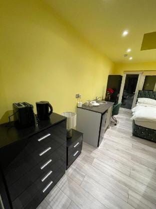 Quiet Double Room | Ideal for Long Stays | Harrow Vacation rental in Pinner
