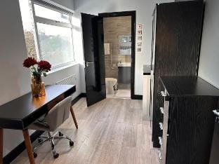 Private Ensuite Room, North Harrow | Near Tube Vacation rental in Pinner