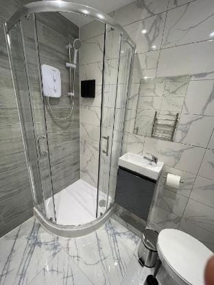 Quiet Double Room | Ideal for Long Stays | Harrow Vacation rental in Pinner