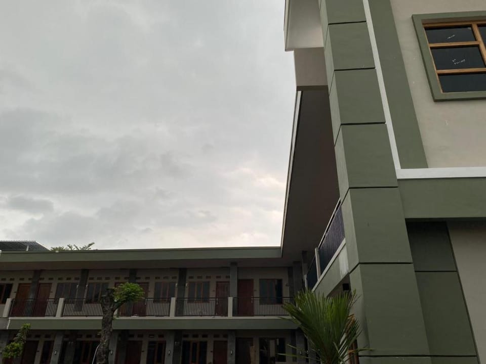 Amirah Syariah Guest House Bed and Breakfast in East Java