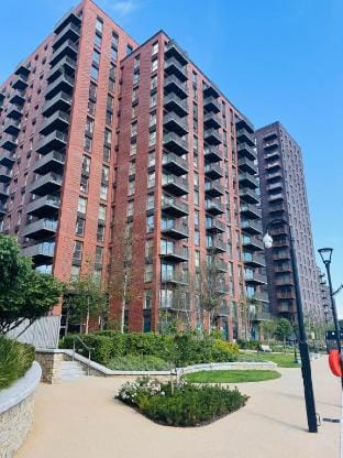 Welcome to Plotseekers Spacious 2BR Maisonette  2 Baths  Huge Lounge Apartment in Wembley