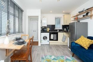 1BR Home with Free Parking | Sleeps 4 | By Gunwarf Vacation rental in Portsmouth