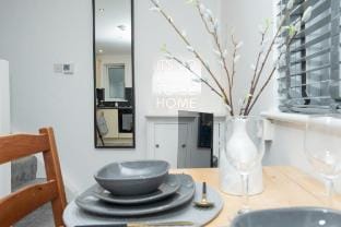 1BR Home with Free Parking | Sleeps 4 | By Gunwarf Vacation rental in Portsmouth