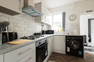 The Boho Retreat | Parking | 6 Beds | Contractors Vacation rental in Widnes