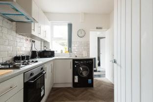 The Boho Retreat | Parking | 6 Beds | Contractors Vacation rental in Widnes