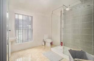 3BR Home | 7 Separate Beds | Parking | Contractors Vacation rental in Liverpool