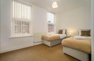 3BR Home | 7 Separate Beds | Parking | Contractors Vacation rental in Liverpool