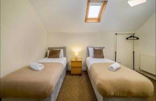 3BR Home | 7 Separate Beds | Parking | Contractors Vacation rental in Liverpool