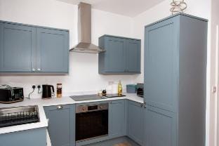 3 Beds | Parking | by Airport | Garden | Fast WiFi Vacation rental in Farnborough