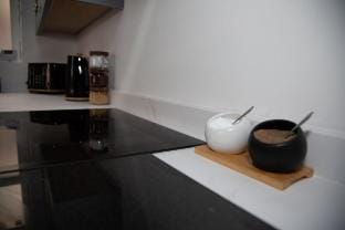3 Beds | By Airport | Parking | Garden | Fast WiFi Vacation rental in Farnborough