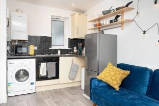 The Rabbit Hutch | Sleeps 4 | by Gunwarf | Parking Vacation rental in Portsmouth