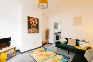 2BR Home | Sleeps 6 | Parking | Smart TV | Garden Vacation rental in Tel Aviv-Yafo