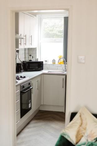 2BR Home | Sleeps 6 | Parking | Smart TV | Garden Vacation rental in Tel Aviv-Yafo