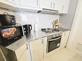 Sky-High Cozy & Modern 2BR • 43rd Floor • BGC Vacation rental in Makati