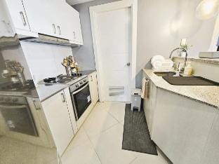 Sky-High Cozy & Modern 2BR • 43rd Floor • BGC Vacation rental in Makati