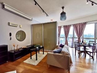 64 KL City Studio @ KLCC View Infinity Pool Vacation rental in Federal Territory of Kuala Lumpur