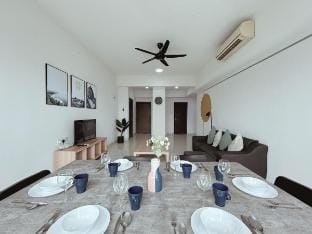 27 Amazing KLCC View 2 Bedrooms @ Infinity pool Vacation rental in Federal Territory of Kuala Lumpur