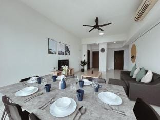 27 Amazing KLCC View 2 Bedrooms @ Infinity pool Vacation rental in Federal Territory of Kuala Lumpur