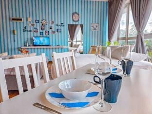 61 KL City Blue Sea Studio with KLCC Pool View Vacation rental in Federal Territory of Kuala Lumpur