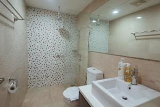 71 KL City Couple Suites @ KLCC View Infinity Pool Vacation rental in Federal Territory of Kuala Lumpur