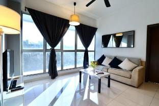 60 KLCity Hills View 1BR @ KLCC View Infinity Pool Vacation rental in Federal Territory of Kuala Lumpur