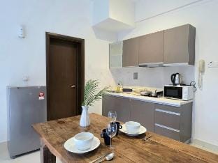 60 KLCity Hills View 1BR @ KLCC View Infinity Pool Vacation rental in Federal Territory of Kuala Lumpur