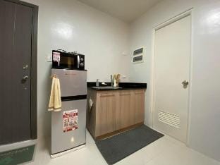 Budget AC Studio, 5 mins to airport, work-ready Vacation rental in Puerto Princesa