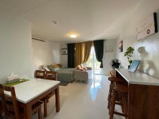 Budget AC Studio, 5 mins to airport, work-ready Vacation rental in Puerto Princesa