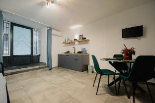 The House of the Sun, near Piazza Dante and Toledo Vacation rental in Naples