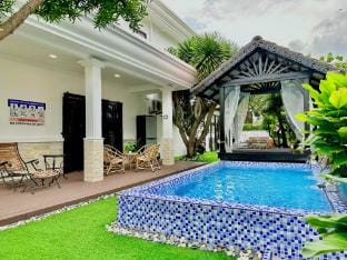 GardenHomeStay TownArea Karaok Mahjong PrivatePool Vacation rental in Malacca