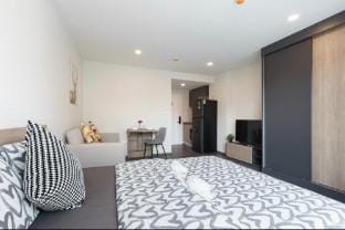 Sathon-Charoen Nakhon Condo Apartment in Bangkok