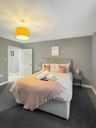 2 Bed Flat Sleeps 4 Free Parking Free Gym Access Vacation rental in Grantham