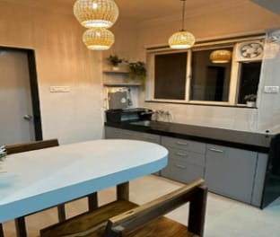 Good Vibes:Pvt Studio w Balcony AC WiFi Kitchenete Vacation rental in Pune