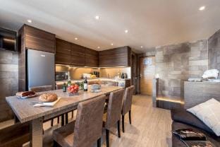 Luxury Apartment for 14 | Balconies & Parking Wifi Vacation rental in Auvergne-Rhône-Alpes
