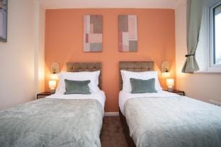 Telford Town Centre | Spacious Contractor Stay – Sleeps 8 Vacation rental in Telford