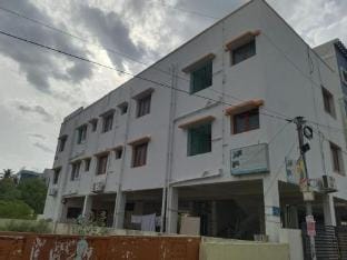 Royal 2 Bed Room Apartment -Mattuthavai Bus stand Apartment in Madurai