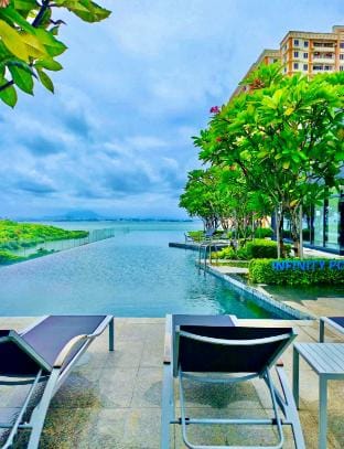 Urban Suites 3R2B (11 pax) Deluxe Living Room Unit Apartment in George Town
