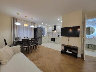 New Luxury • RERB 10 min Paris•Free Street Parking Vacation rental in Île-de-France