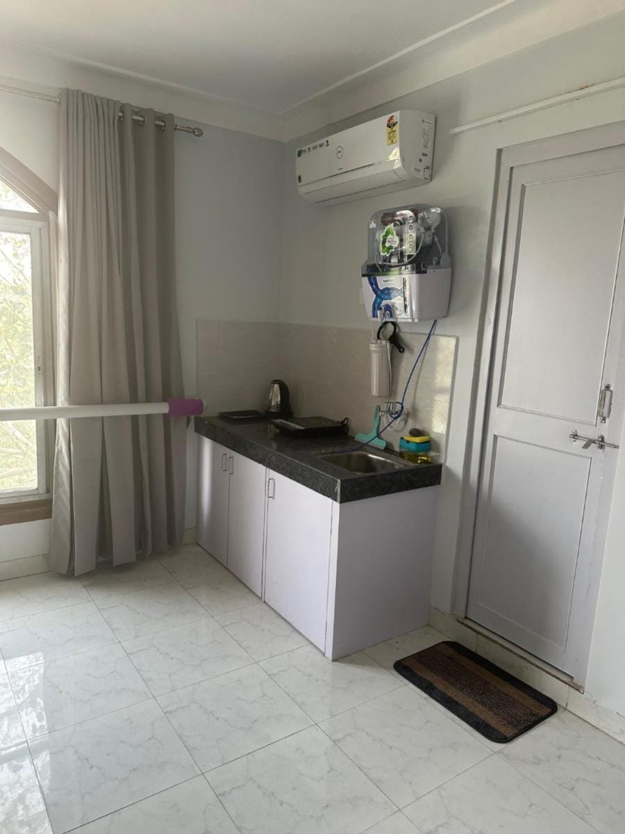 Oxford: Studio Room in Koregaon Park | Lakeview Vacation rental in Pune