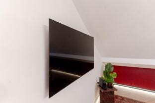 Bold design-led apartment in the Jewellery Quarter Vacation rental in Birmingham