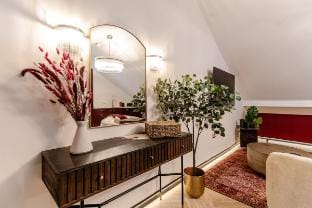Bold design-led apartment in the Jewellery Quarter Vacation rental in Birmingham